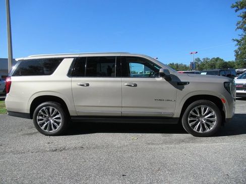 Used 2021 GMC Yukon XL Denali w/ Denali Premium Package RWD image 2