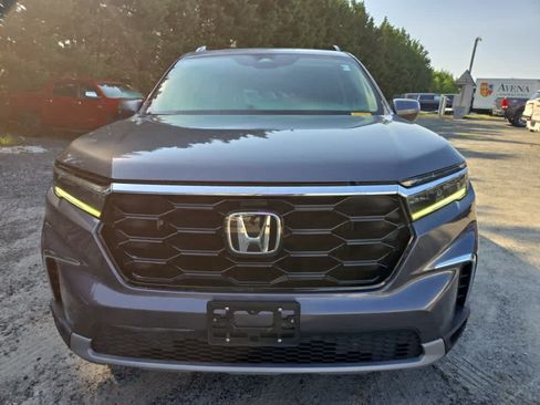 Used 2023 Honda Pilot Touring image 5