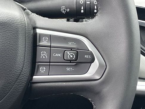 Used 2025 Jeep Compass Limited AWD/4WD image 15