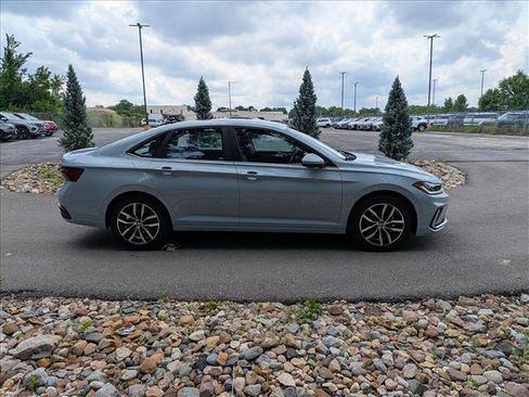 Certified 2025 Volkswagen Jetta SE FWD image 6
