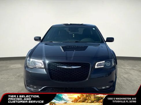 Used 2018 Chrysler 300 S w/ 300S Premium Group RWD image 7