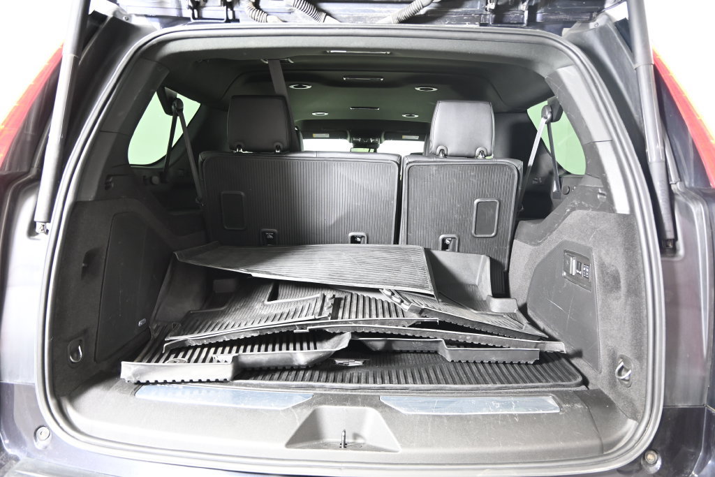 Used 2024 Cadillac Escalade ESV Luxury w/ LPO, Floor Liner Package AWD/4WD image 17