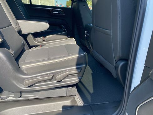 New 2026 Chevrolet Suburban Premier image 20