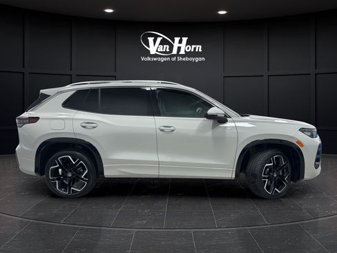 Used 2025 Volkswagen Tiguan SEL R-Line AWD/4WD image 8