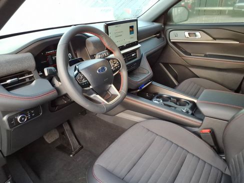 Certified 2025 Ford Explorer ST-Line w/ Premium Package AWD/4WD image 9