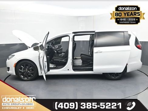 Used 2019 Chrysler Pacifica Touring Plus w/ S Appearance Package image 24