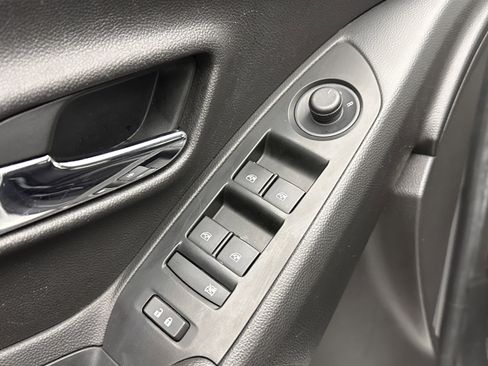 Used 2019 Chevrolet Trax LT w/ LT Convenience Package image 11