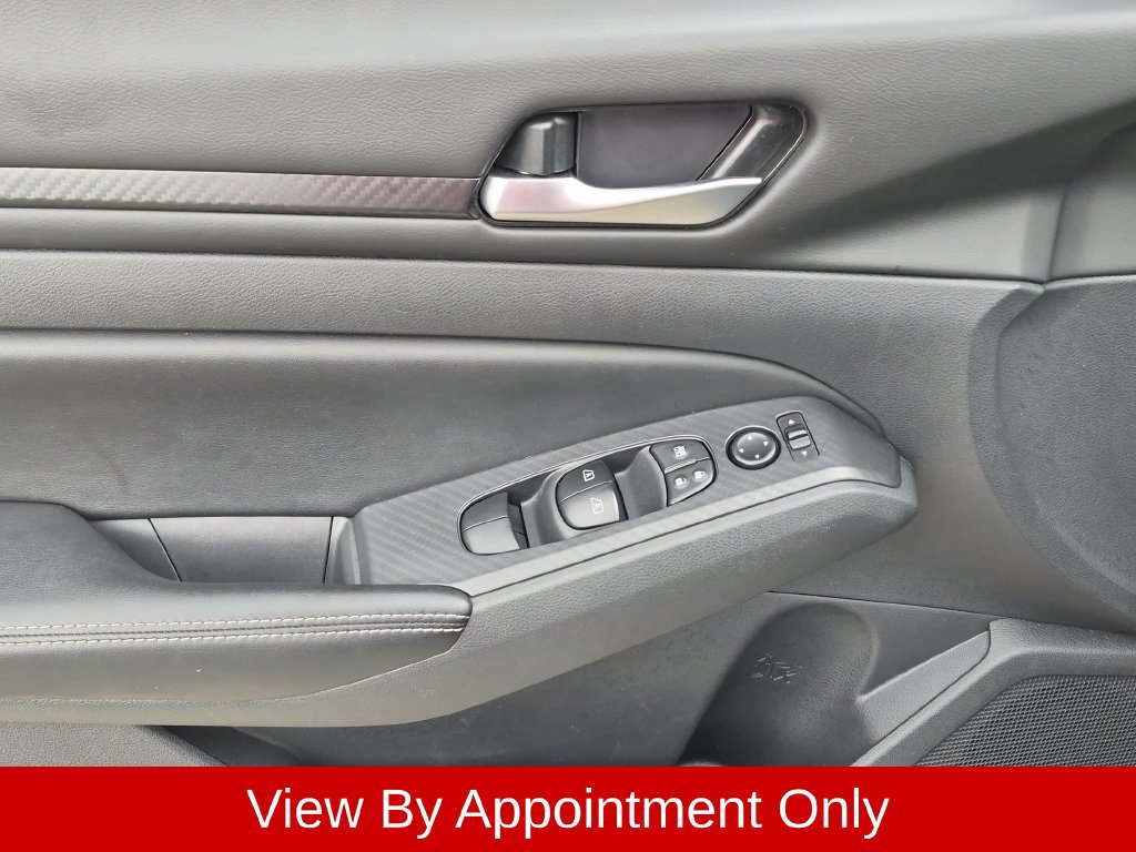 Used 2025 Nissan Altima 2.5 SV FWD image 9