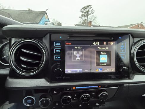 Used 2016 Toyota Tacoma TRD Sport w/ Premium & Technology Package AWD/4WD image 18