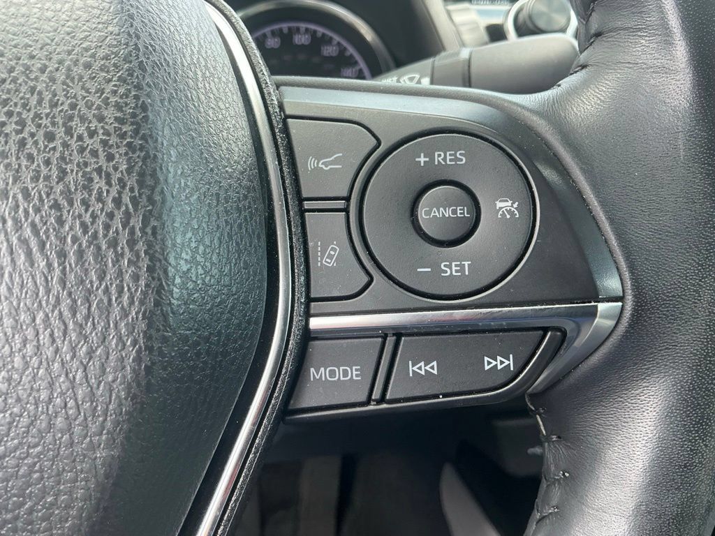 Used 2020 Toyota Camry XLE FWD image 36