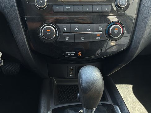 Used 2016 Nissan Rogue S FWD image 22