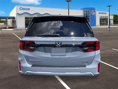 New 2026 Honda Odyssey Touring image 4