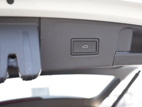 Used 2023 Volkswagen Atlas SE w/ Black Wheel Package image 4