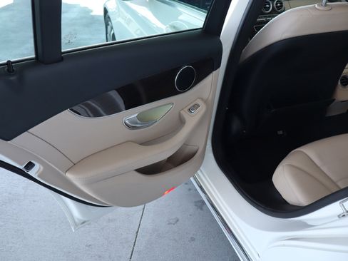 Used 2015 Mercedes-Benz C 300 Sedan image 32