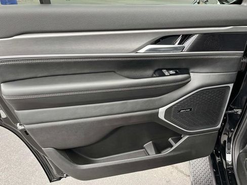 New 2026 Jeep Grand Wagoneer 4WD image 18