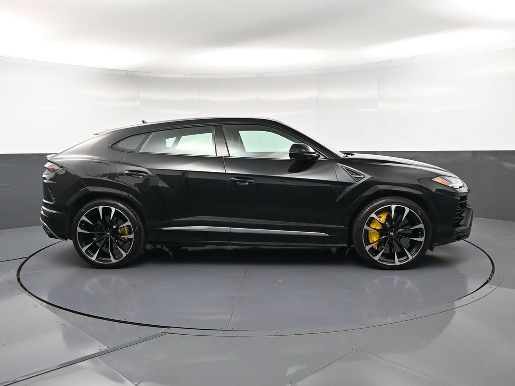 Used 2022 Lamborghini Urus AWD/4WD image 9