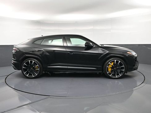 Used 2022 Lamborghini Urus AWD/4WD image 9