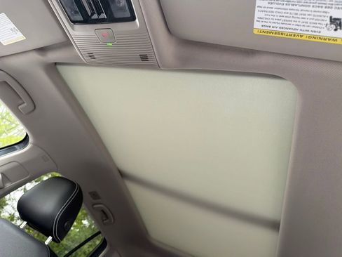 Used 2025 Volkswagen Atlas SE FWD image 40