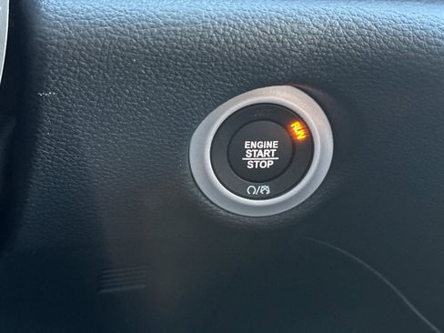 New 2026 Chrysler Pacifica Pinnacle image 25