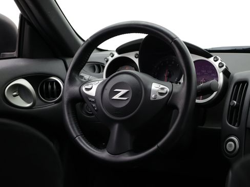 Used 2017 Nissan 370Z Coupe RWD image 30