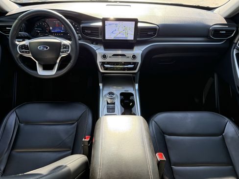 Used 2021 Ford Explorer XLT w/ Equipment Group 202A image 13