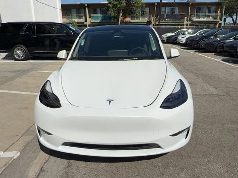 Used 2023 Tesla Model Y Long Range image 2
