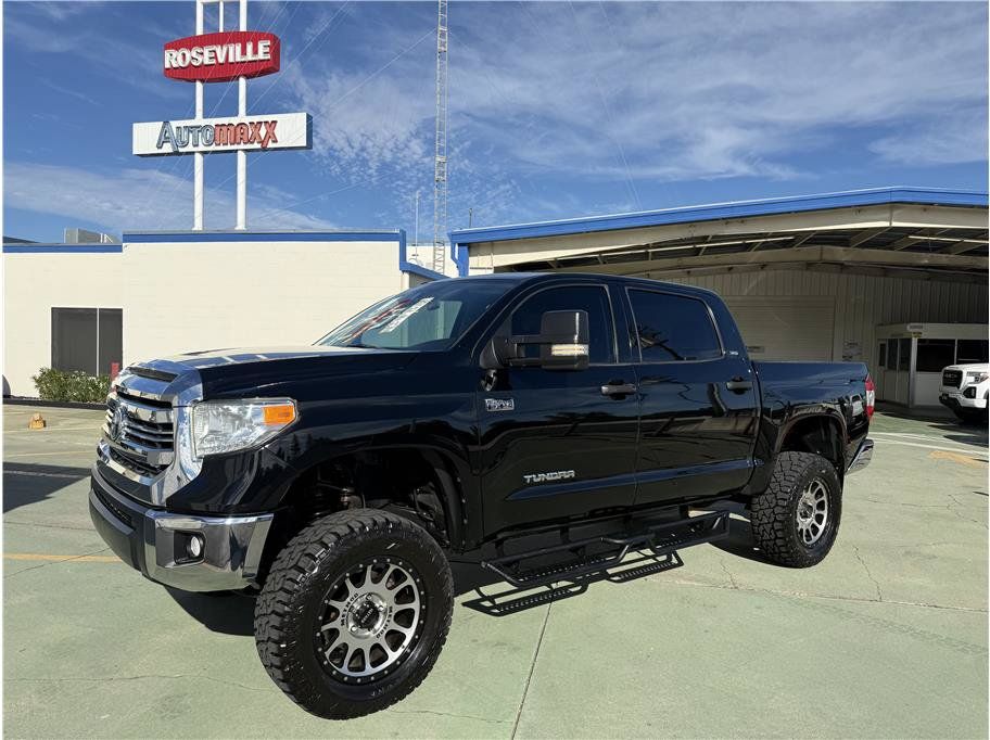 Used 2017 Toyota Tundra SR5 AWD/4WD image 1