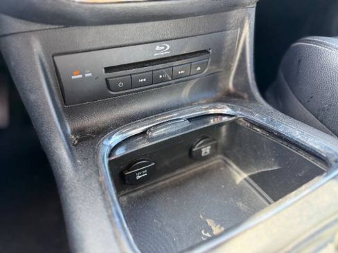 Used 2014 Chrysler Town & Country S FWD image 20