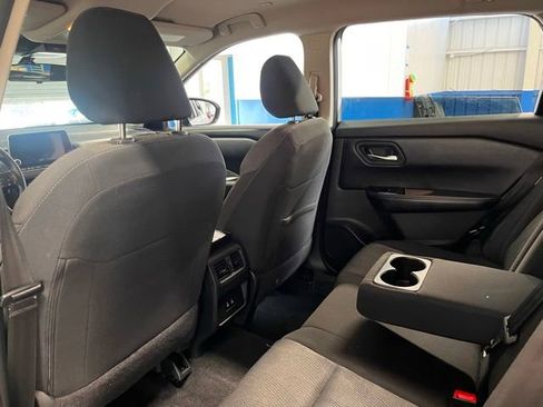 Used 2024 Nissan Rogue SV FWD image 17