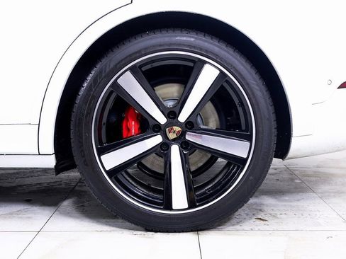 Certified 2025 Porsche Cayenne GTS image 27