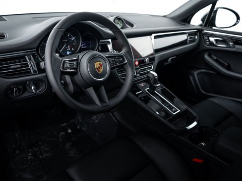 Certified 2026 Porsche Macan AWD/4WD image 4