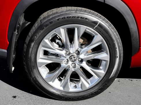 Used 2025 Toyota Highlander Limited image 11