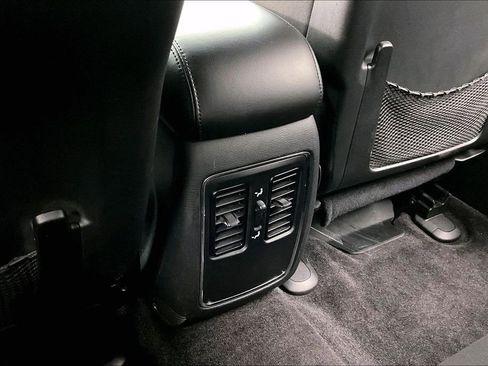 Used 2018 Jeep Grand Cherokee Laredo image 33