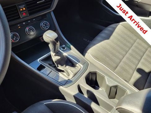 Used 2022 Volkswagen Jetta Sport image 9