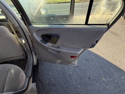 Used 2001 Chevrolet Malibu V6 w/ Preferred Equipment Group 1 image 17