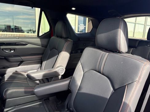 Used 2025 Honda Pilot TrailSport image 41