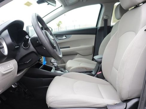 Used 2020 Kia Forte LXS FWD image 11