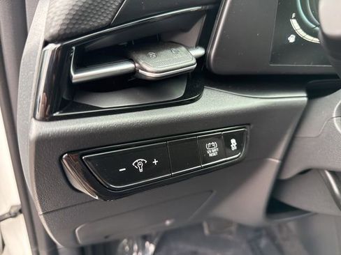 Used 2025 Kia Niro LX image 19
