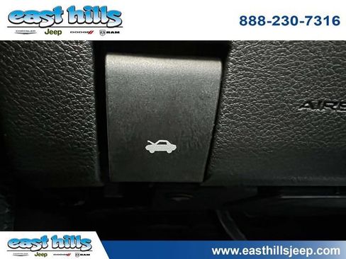 Used 2025 Jeep Grand Cherokee Altitude AWD/4WD image 40