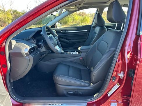 New 2025 Nissan Altima 2.5 SL image 9