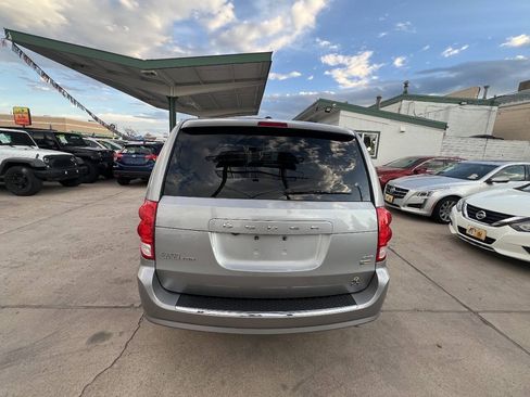 Used 2017 Dodge Grand Caravan SXT FWD image 4