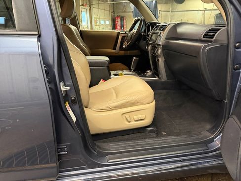 Used 2013 Toyota 4Runner Limited AWD/4WD image 32