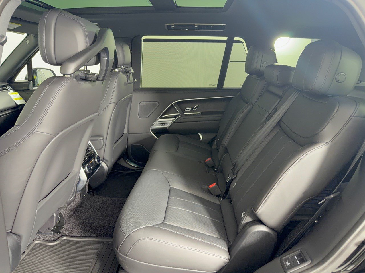 New 2026 Land Rover Range Rover Long Wheelbase SE AWD/4WD image 25