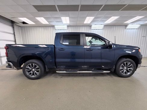 Used 2022 Chevrolet Silverado 1500 LT AWD/4WD image 5