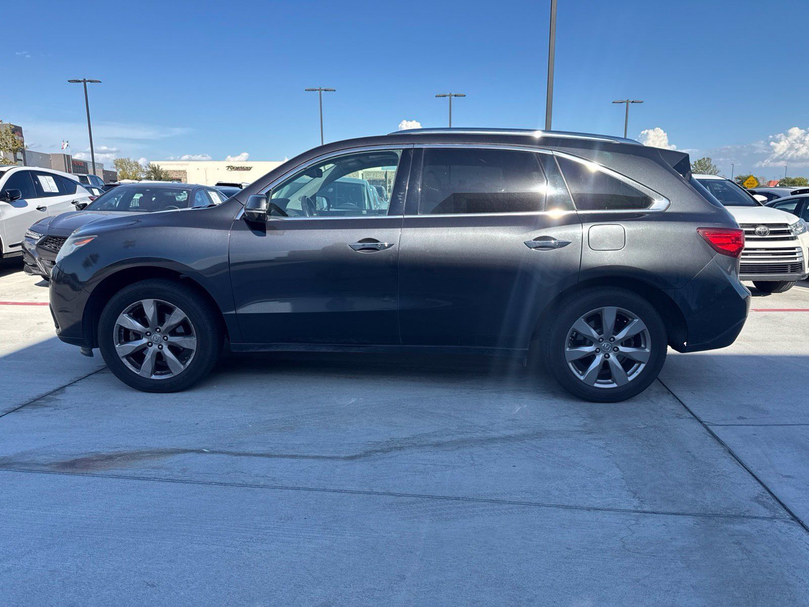Used 2015 Acura MDX w/ Advance & Entertainment Pkg FWD image 3