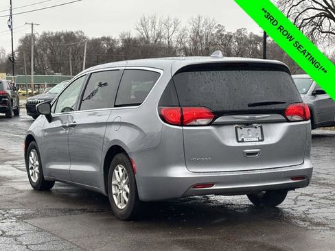 Used 2020 Chrysler Voyager LX image 2