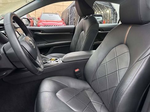 Used 2018 Toyota Camry XLE image 18