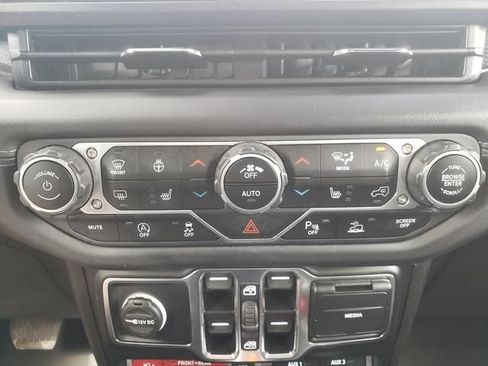 Used 2025 Jeep Gladiator Rubicon w/ Safety Group AWD/4WD image 20
