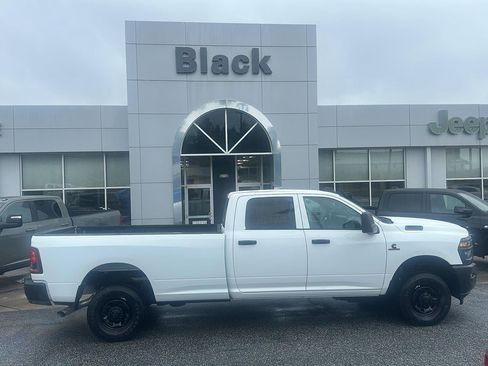 New 2026 RAM 2500 Tradesman w/ Bed Convenience Group AWD/4WD image 3
