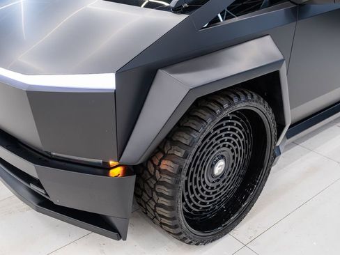 Used 2026 Tesla Cybertruck Cyberbeast AWD/4WD image 6